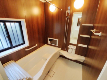 浴室　16インチ浴室TV・換気暖房乾燥機・エアインシャワー(手摺兼用スライドバー付)