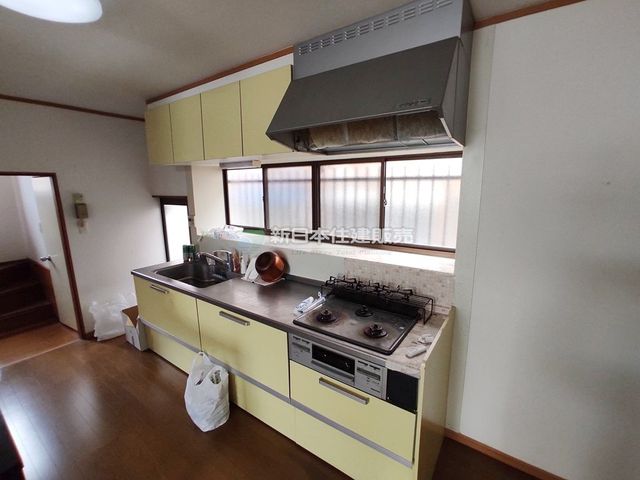 �É����c���S���쒬���J �̒��È�ˌ��ẴL�b�`��