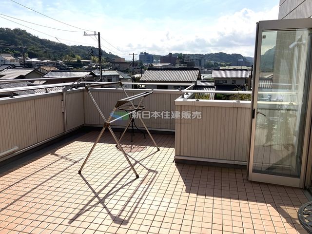 �É����ɓ��̍��s���� �̒��È�ˌ��Ẵo���R�j�[