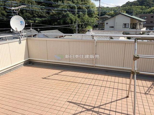 �É����ɓ��̍��s���� �̒��È�ˌ��Ẵo���R�j�[
