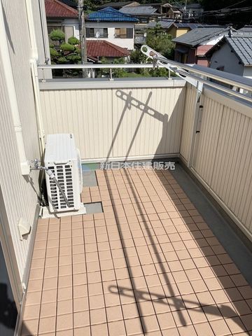 �É����ɓ��̍��s���� �̒��È�ˌ��Ẵo���R�j�[