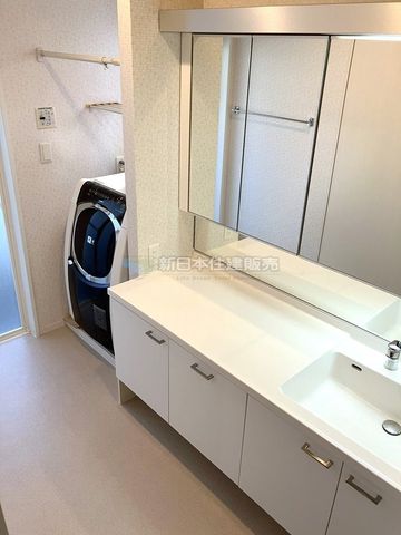 �É����ɓ��̍��s���� �̒��È�ˌ��Ă̐��ʑ�E���ʏ�
