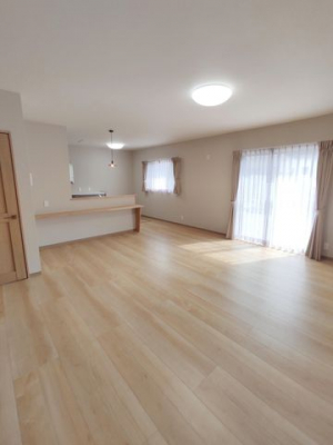 �É������Îs�� �̒��È�ˌ��Ẵ��r���O