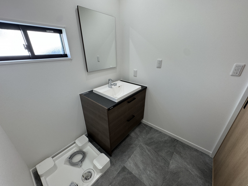 �É�������s��׎���בO175-5�A���̐V�z��ˌ��Ă̐��ʑ�E���ʏ�