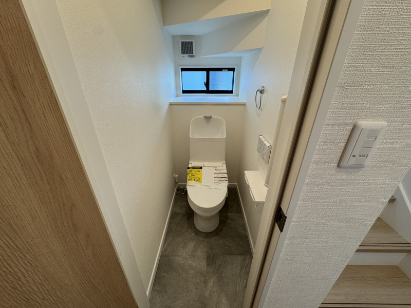�É�������s��׎���בO175-5�A���̐V�z��ˌ��Ẵg�C��