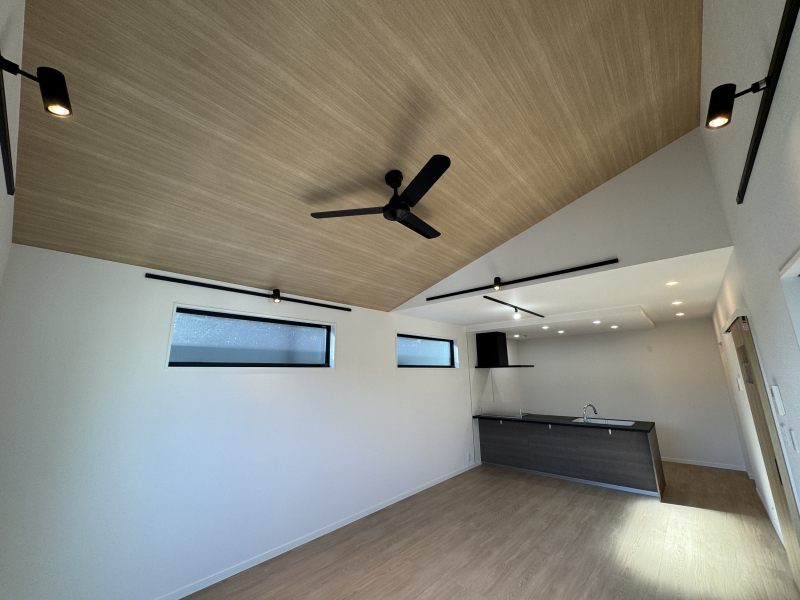 �É�������s��׎���בO175-5�A���̐V�z��ˌ��Ẵ��r���O