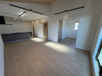 �É�������s��׎���בO175-5�A���̐V�z��ˌ��Ẵ��r���O