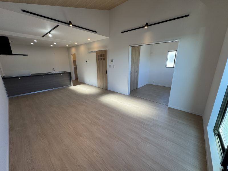 �É�������s��׎���בO175-5�A���̐V�z��ˌ��Ẵ��r���O