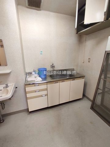 �É������Îs��蒬5���ڂ̃r���̃L�b�`��
