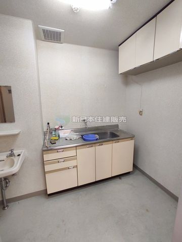 �É������Îs��蒬5���ڂ̃r���̃L�b�`��