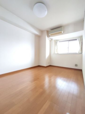 �É������Îs����F �̒��Ã}���V�����̂��̑�����