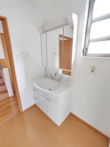 �É�������s���� �̒��È�ˌ��Ă̐��ʑ�E���ʏ�