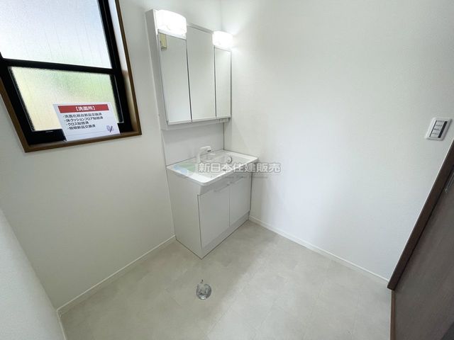 �É����O���s�т��u �̒��È�ˌ��Ă̐��ʑ�E���ʏ�