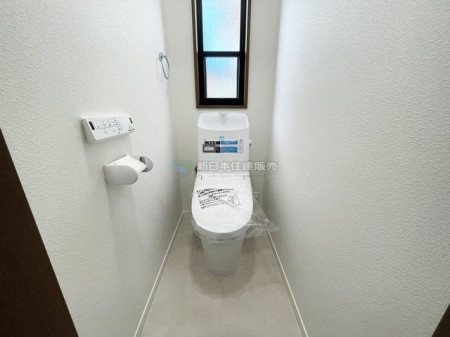 �É����O���s�т��u �̒��È�ˌ��Ẵg�C��