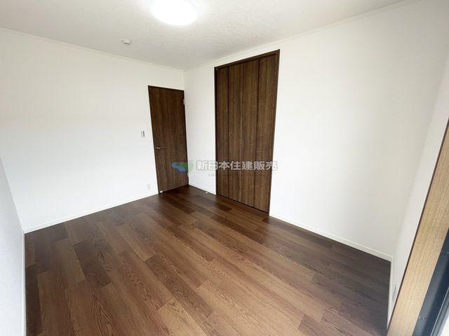 �É����O���s�т��u �̒��È�ˌ��Ă̎��[