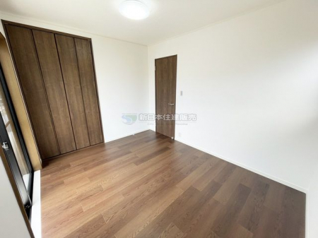 �É����O���s�т��u �̒��È�ˌ��Ẵg�C��