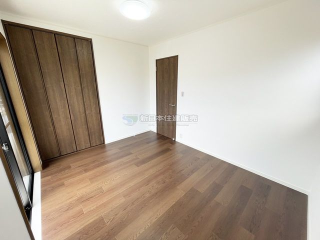 �É����O���s�т��u �̒��È�ˌ��Ẵg�C��