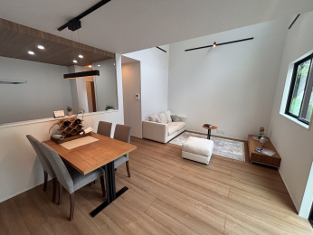 �É������Îs���ŘH������1527-12�A1527-16�̐V�z��ˌ��Ẵ��r���O