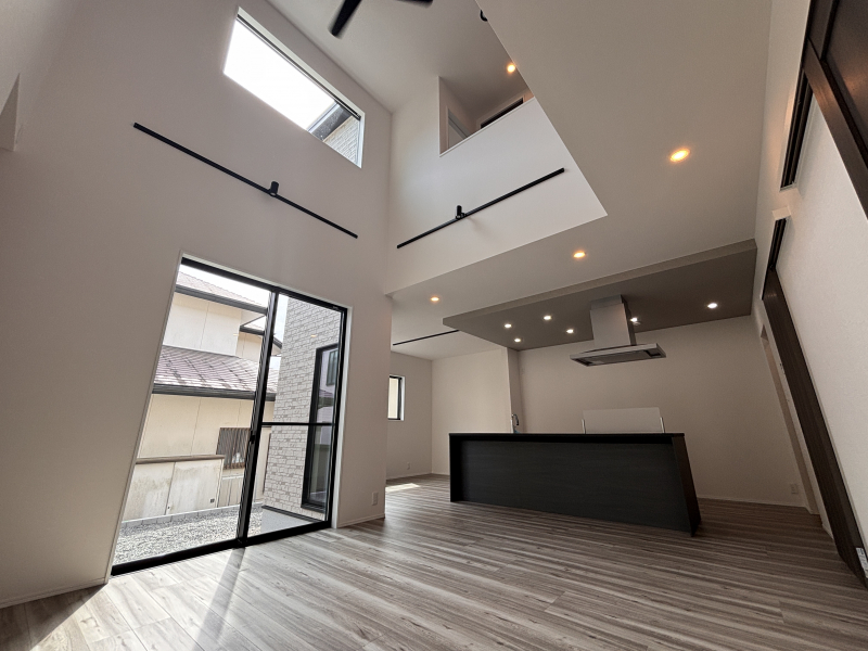 �É����O���s����73-8�̐V�z��ˌ��Ẵ��r���O