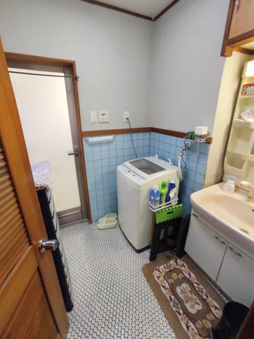�É����O���s�x�m�r���b�W �̒��È�ˌ��Ẵg�C��