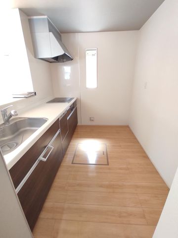 �É����O���s�J�c �̒��È�ˌ��ẴL�b�`��