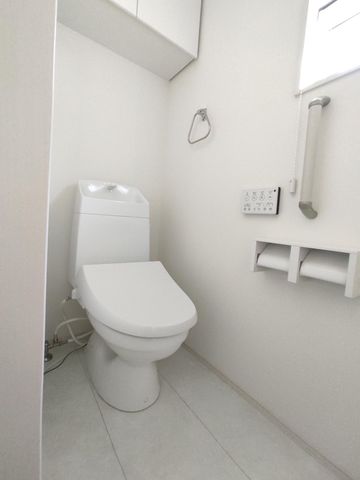 �É����O���s�J�c �̒��È�ˌ��Ẵg�C��