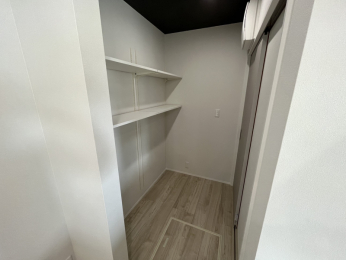 �É����O���s�뒬�c121-1�C-13�̐V�z��ˌ��ẴL�b�`��