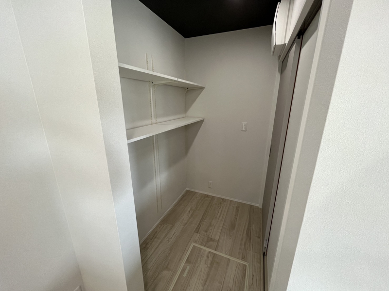 �É����O���s�뒬�c121-1�C-13�̐V�z��ˌ��ẴL�b�`��