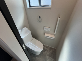 �É����O���s���q�l����35-2�̐V�z��ˌ��Ẵg�C��