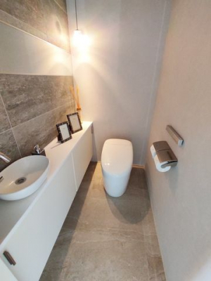 �É����O���s�ˌ��V�c �̒��È�ˌ��Ẵg�C��