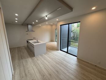 �É�����a��s��̉��꒚��1529-5�̐V�z��ˌ��Ẵ��r���O
