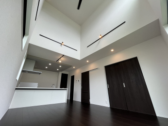 �É�������s���쎚�R����1561-15�̐V�z��ˌ��Ẵ��r���O