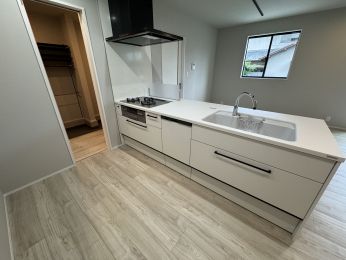 �É������Îs�剪���w��3592-23�̐V�z��ˌ��ẴL�b�`��