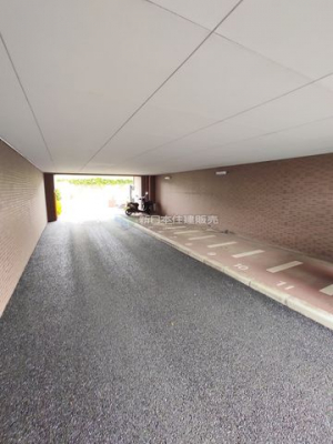 �É������Îs����F �̒��Ã}���V�����̎��ӊ�