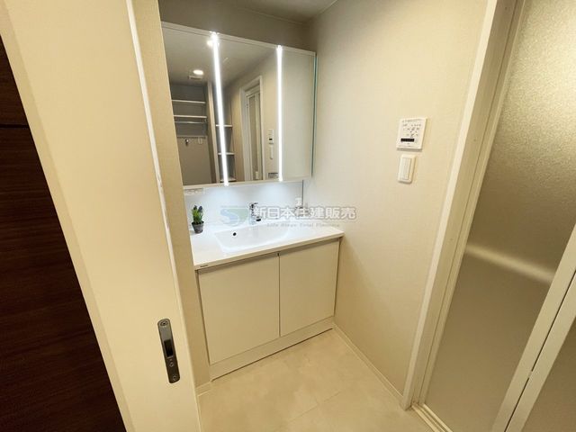 �É������Îs�O���� �̒��Ã}���V�����̐��ʑ�E���ʏ�