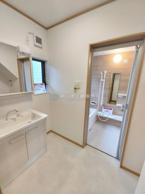 �É����O���s�� �̒��È�ˌ��Ă̐��ʑ�E���ʏ�