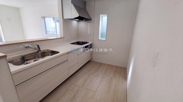 �É������Îs�O���� �̐V�z��ˌ��ẴL�b�`��