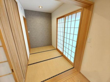 �É����ɓ��̍��s���� �̒��È�ˌ��ẴL�b�`��