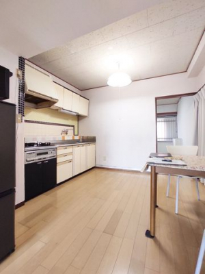 �É������Îs������ �̒��Ã}���V�����̃L�b�`��
