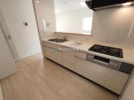 �É����c���S���쒬���J �̐V�z��ˌ��ẴL�b�`��