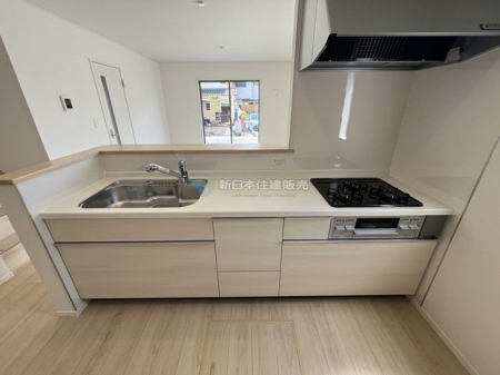 �É������Îs�{���� �̐V�z��ˌ��ẴL�b�`��