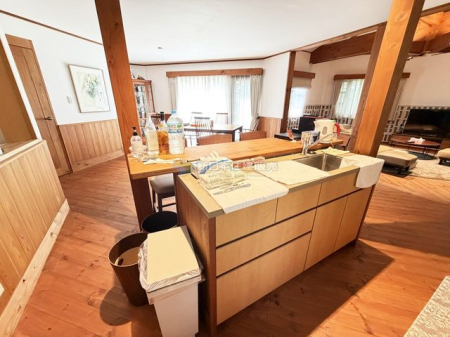 �É������Îs���� �̒��È�ˌ��ẴL�b�`��