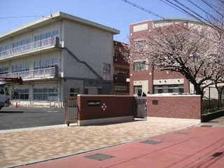 �É����O���s���뒬�c �̒��È�ˌ��Ă̎��ӊ�
