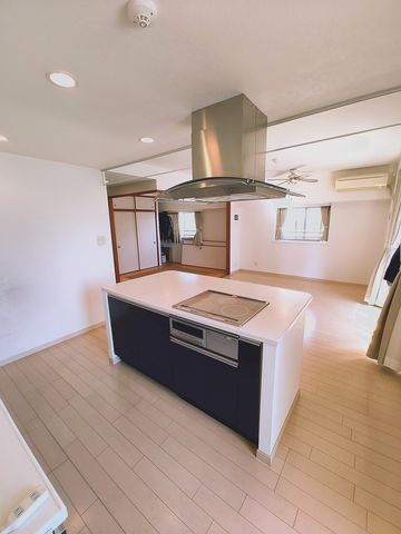 �É������Îs������ �̒��Ã}���V�����̃L�b�`��
